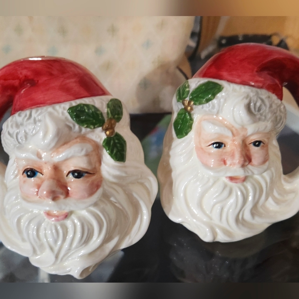 OCI Vintage 1993 Santa Claus Ceramic Salt And Pepper Shakers